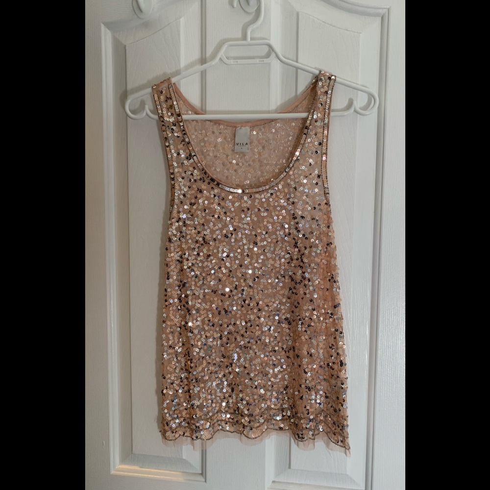 Size small beautiful Vila brand sequin top in rose colour